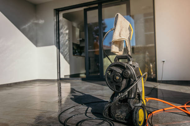 Best Animal Enclosure Cleaning  in Lindsay, TX